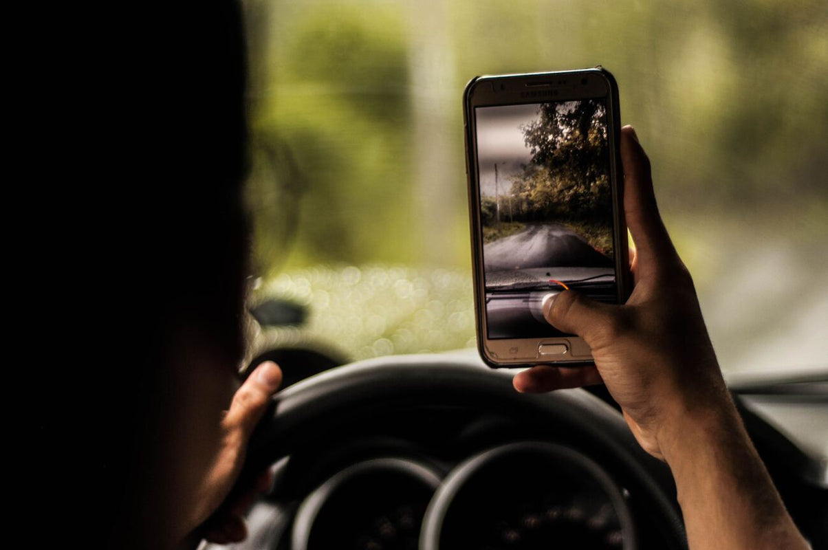 Los soportes de teléfono te pueden salvar la vida cuando vas al volante:  conoce sus ventajas